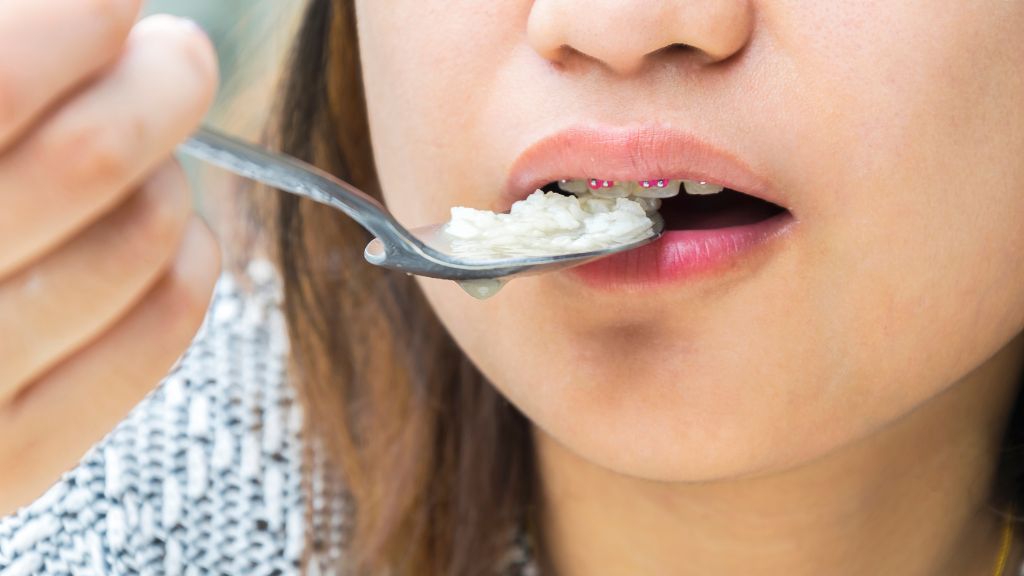 What to Eat (and Avoid) After Oral Surgery: A Week-by-Week Guide